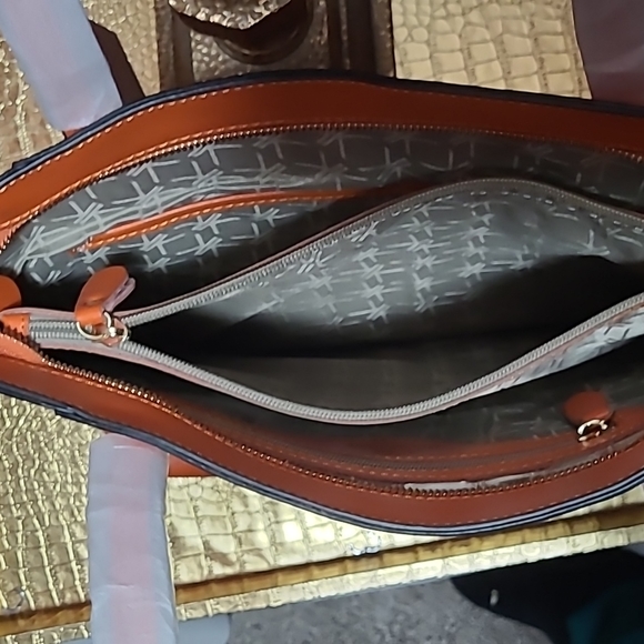 CHERRY CHICK leather, orange  mid size tote - Picture 7 of 8